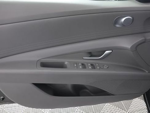 Certified 2024 Hyundai Elantra SE FWD image 23