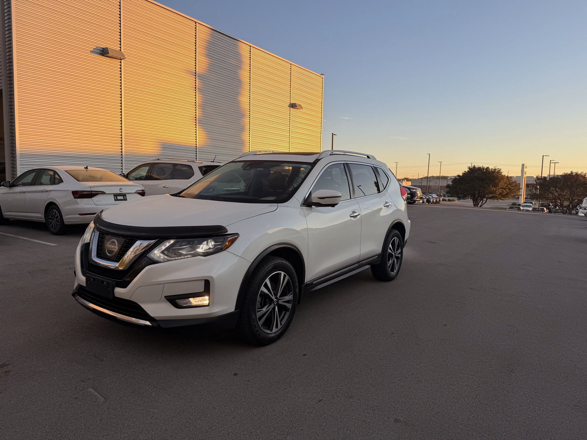 Used 2017 Nissan Rogue SL w/ SL Premium Package AWD/4WD image 1