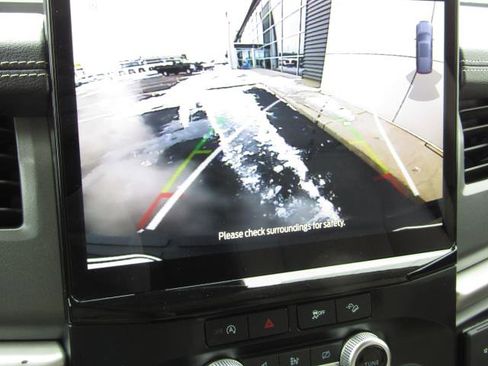 Used 2024 Ford Expedition XLT image 7