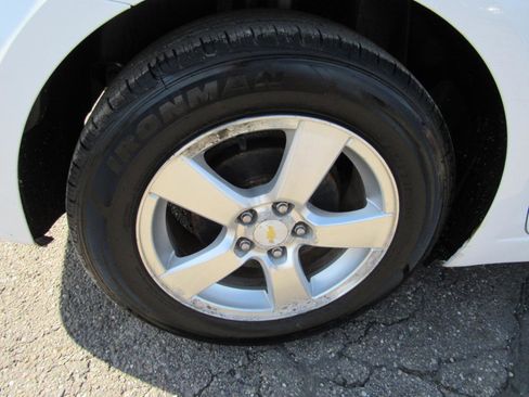 Used 2011 Chevrolet Cruze LT image 10