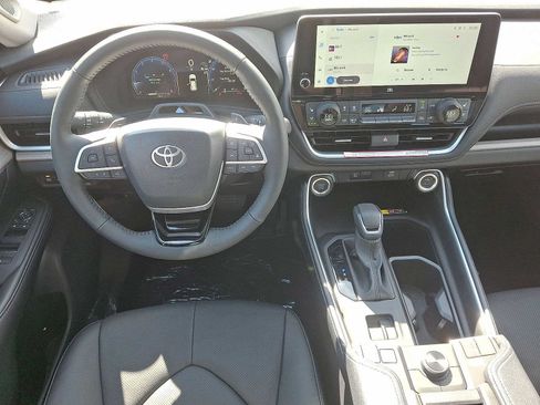 New 2026 Toyota Grand Highlander AWD image 10