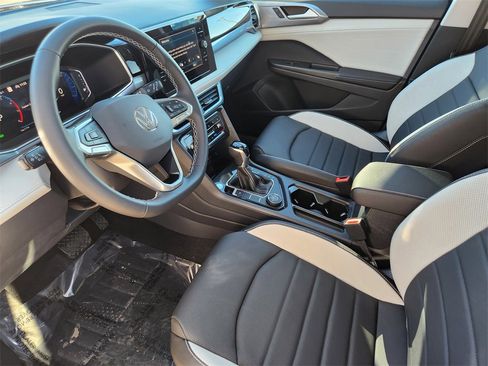 New 2026 Volkswagen Taos SEL image 6