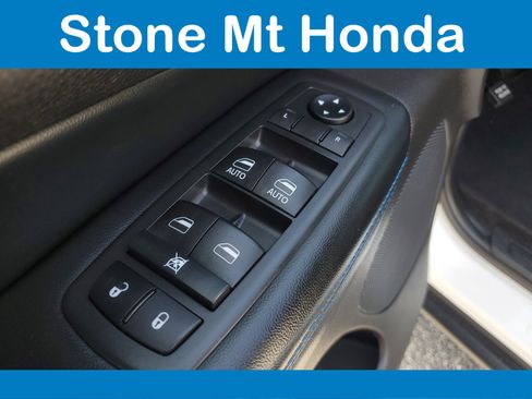Used 2019 Jeep Grand Cherokee Laredo AWD/4WD image 21