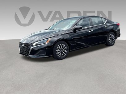 Used 2024 Nissan Altima 2.5 SV