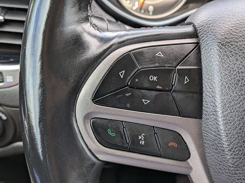 Used 2019 Jeep Cherokee Limited w/ Technology Group AWD/4WD image 16