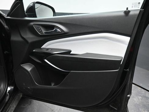 Used 2025 Chevrolet Trax LT image 18