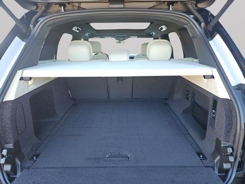 Certified 2025 Land Rover Range Rover SE image 23