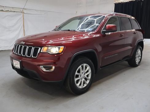 Used 2021 Jeep Grand Cherokee Laredo w/ Security & Convenience Group AWD/4WD image 3