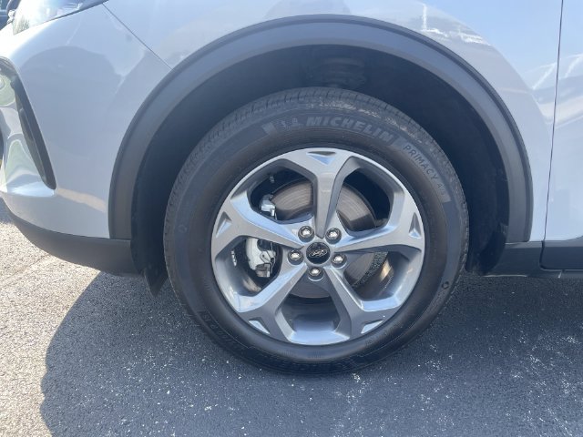 Used 2025 Ford Escape ST-Line Select AWD/4WD image 13