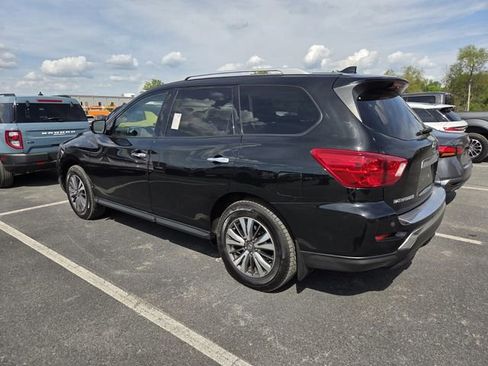 Used 2019 Nissan Pathfinder SV image 3