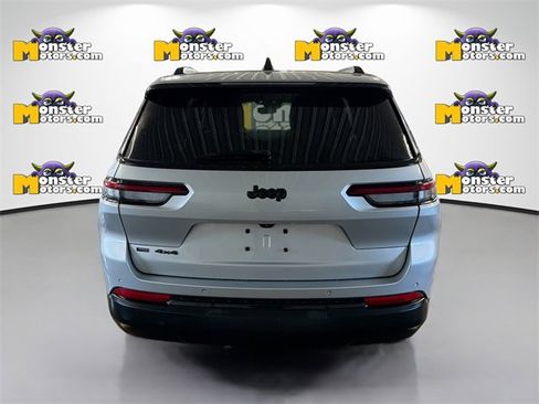 Used 2023 Jeep Grand Cherokee L Laredo image 5