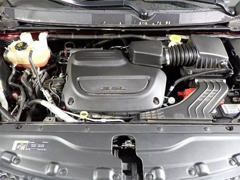 Used 2019 Chrysler Pacifica Touring-L image 7