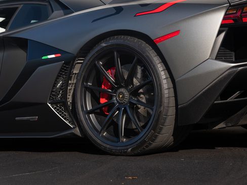 Used 2019 Lamborghini Aventador SVJ image 31