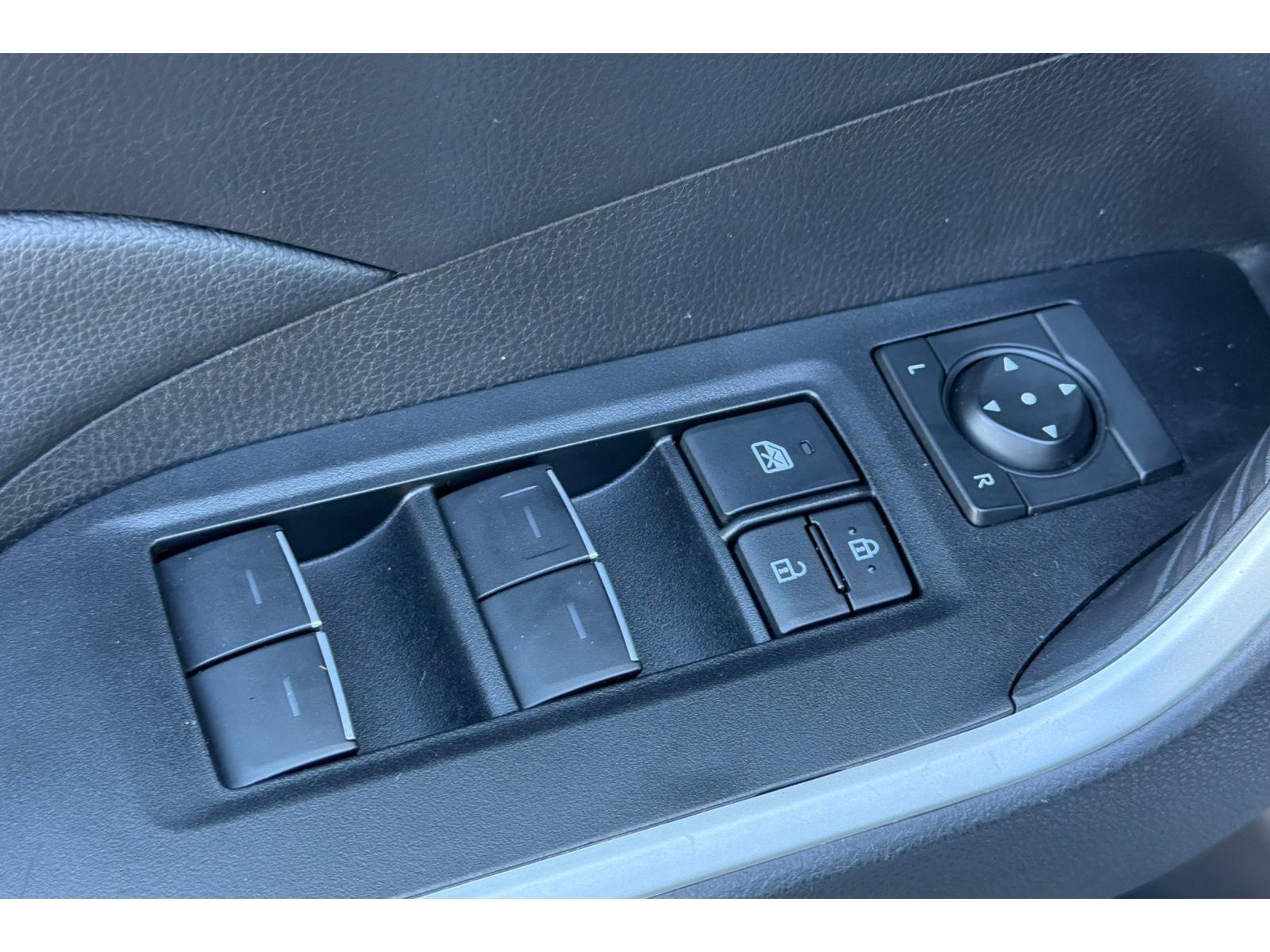 Used 2025 Toyota RAV4 XLE FWD image 12