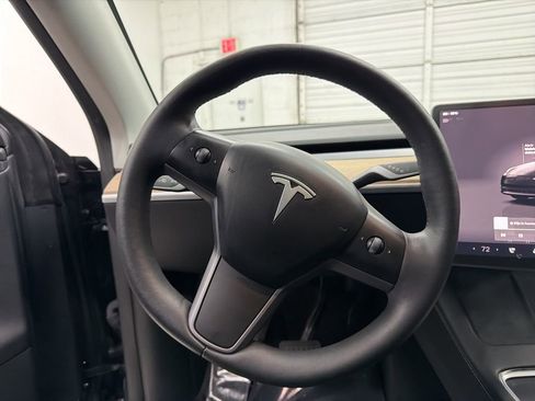 Used 2023 Tesla Model Y 2WD image 15