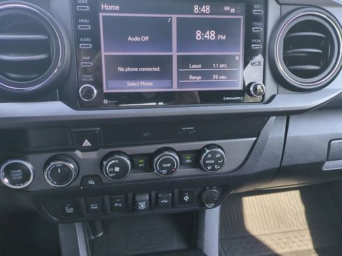 Used 2020 Toyota Tacoma TRD Sport w/ Technology Package AWD/4WD image 14