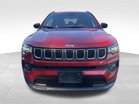 Used 2024 Jeep Compass Latitude AWD/4WD image 8