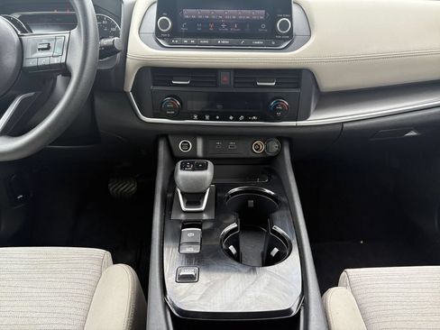 Used 2023 Nissan Rogue SV FWD image 11