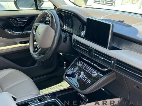 Used 2020 Lincoln Corsair FWD w/ Premium Package image 9