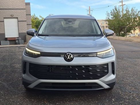 Used 2026 Volkswagen Tiguan SE FWD image 2