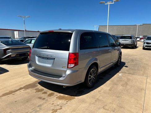 Used 2019 Dodge Grand Caravan GT FWD image 3