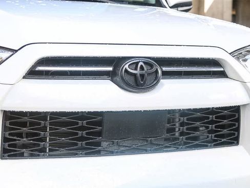 Used 2022 Toyota 4Runner SR5 image 5