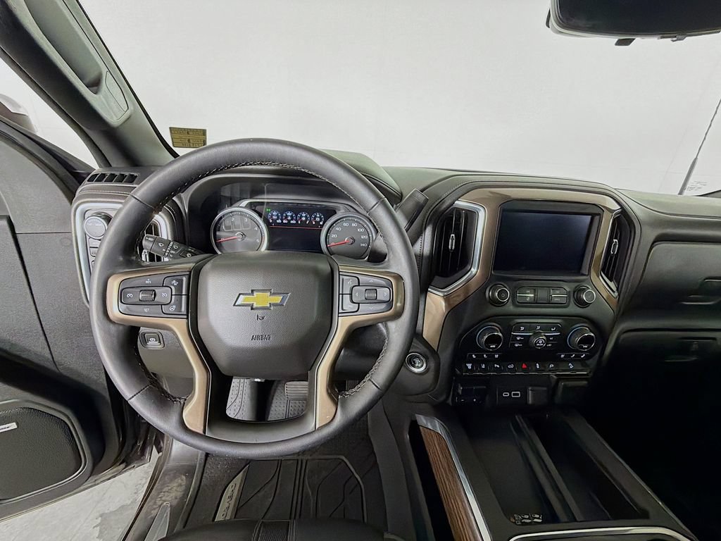 Used 2020 Chevrolet Silverado 2500 High Country w/ Technology Package AWD/4WD image 13