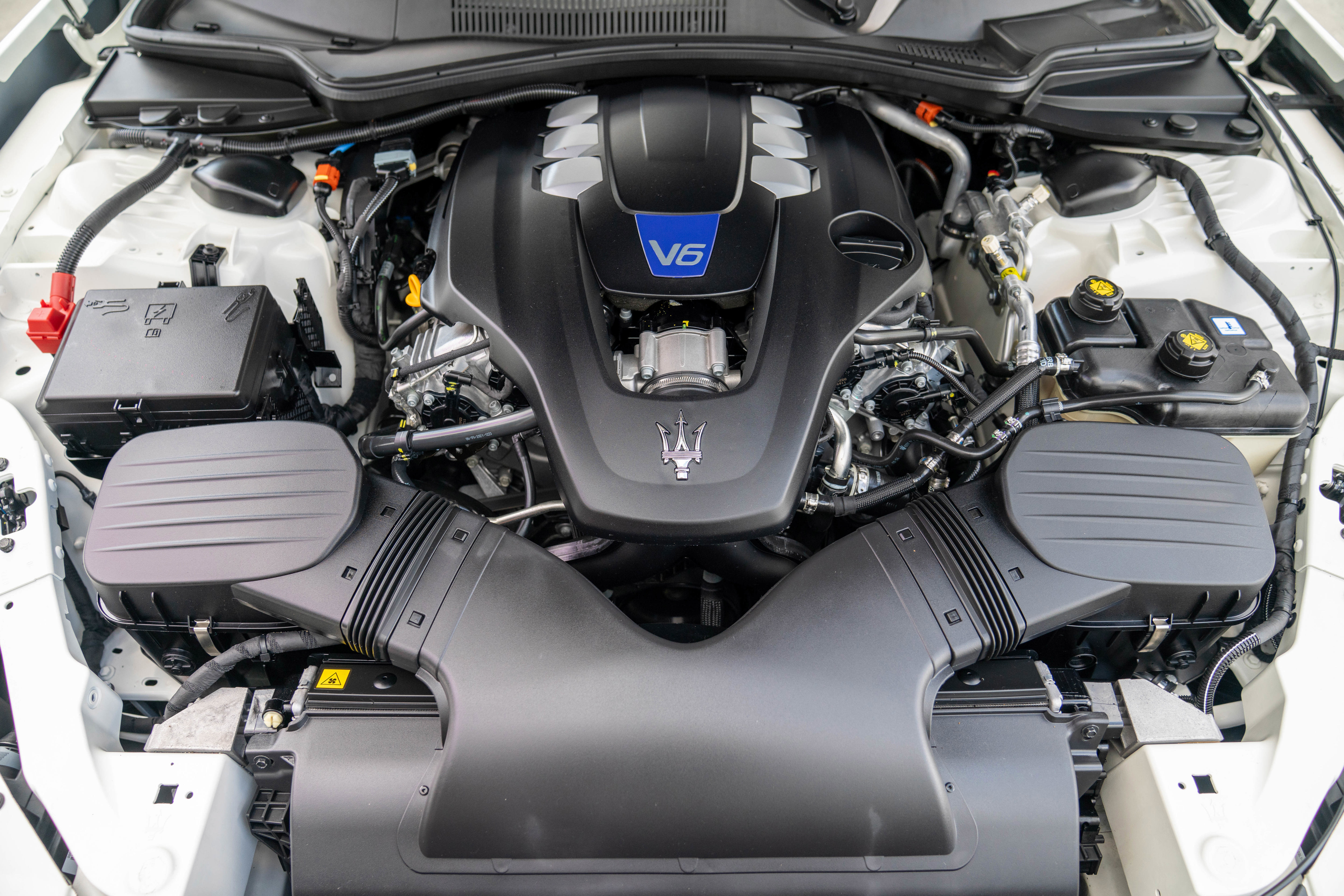Used 2022 Maserati Ghibli Modena RWD image 16