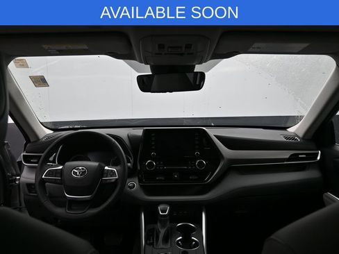 Used 2022 Toyota Highlander XLE AWD/4WD image 27