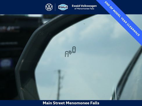 Used 2025 Volkswagen Taos SE image 11