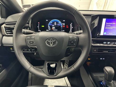 Used 2026 Toyota Camry SE FWD image 18