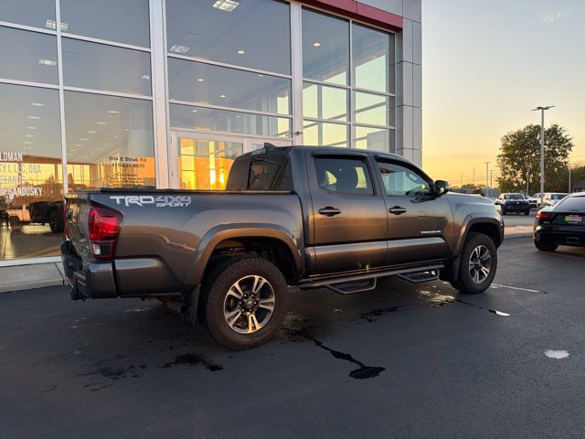 Used 2018 Toyota Tacoma TRD Sport AWD/4WD image 6