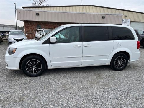 Used 2017 Dodge Grand Caravan GT image 1