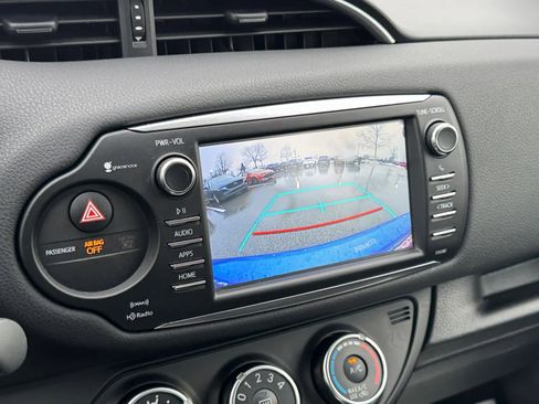 Used 2018 Toyota Yaris SE image 21