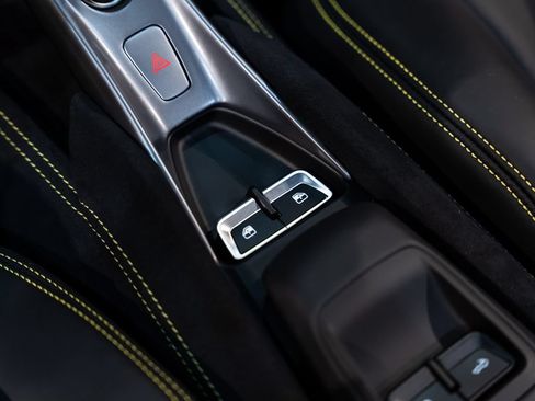 Used 2021 Ferrari F8 Tributo RWD image 38