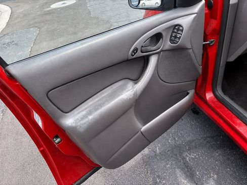 Used 2003 Ford Focus SE FWD image 17