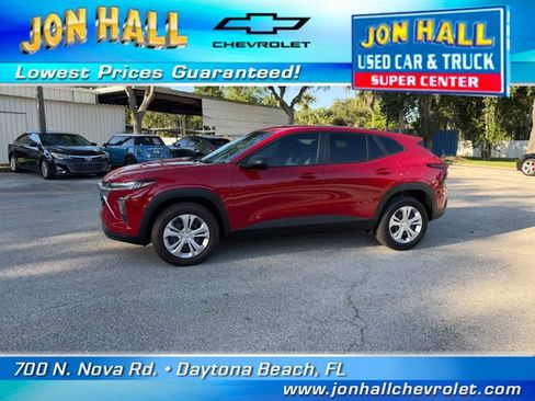 Used 2026 Chevrolet Trax LS FWD image 3