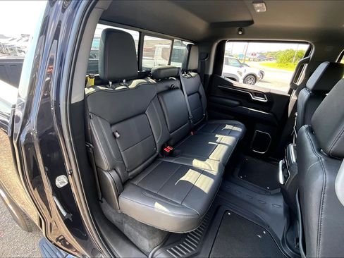 Used 2023 GMC Sierra 1500 SLT w/ SLT Premium Package AWD/4WD image 28