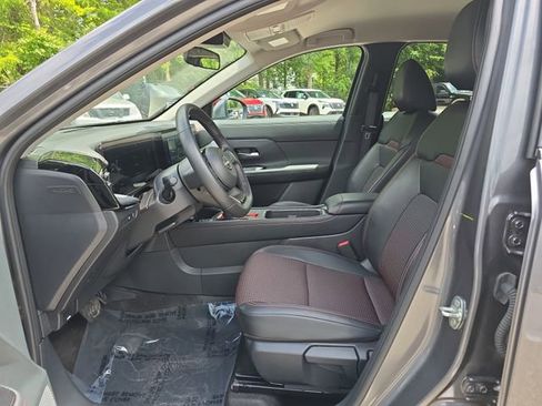 Used 2025 Nissan Kicks SR FWD image 23