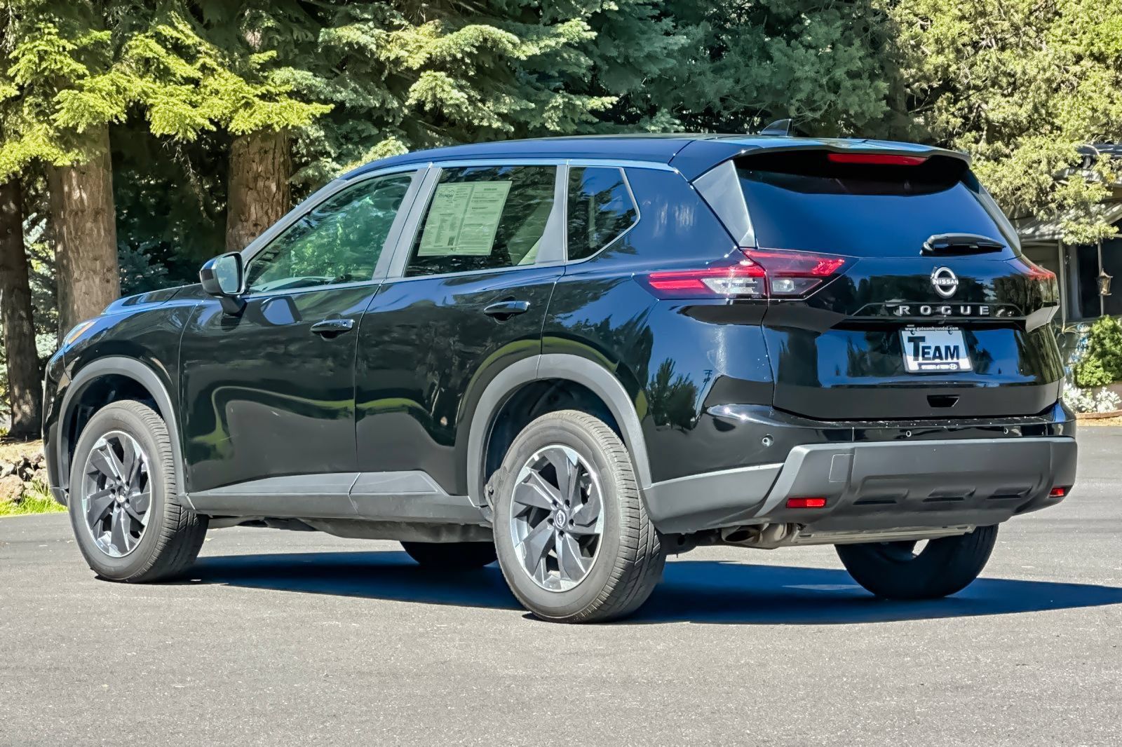 Used 2025 Nissan Rogue SV FWD image 6