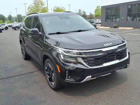Used 2024 Kia Seltos SX w/ SX Sunroof Package AWD/4WD image 3