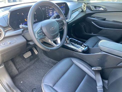 Used 2024 Chevrolet Trax ACTIV w/ Sunroof Package image 6