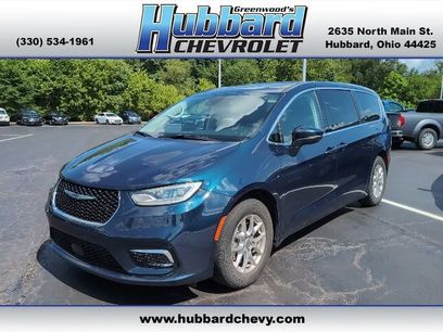 Used 2023 Chrysler Pacifica Touring-L
