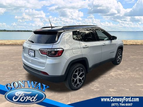 Used 2024 Jeep Compass Limited image 5