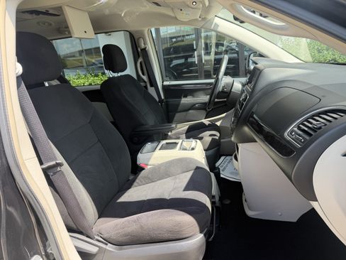 Used 2012 Chrysler Town & Country Touring w/ Entertainment Group #1 FWD image 22