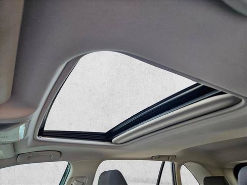 Used 2019 Toyota RAV4 XLE w/ Convenience Package FWD image 15