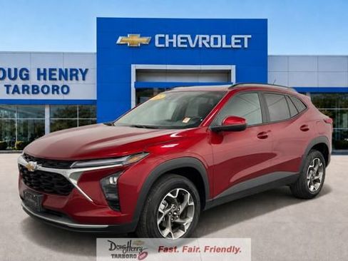 Used 2025 Chevrolet Trax LT w/ LT Convenience Package FWD image 1