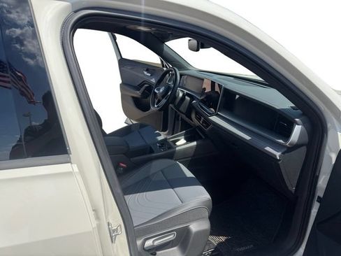 Used 2025 Volkswagen Tiguan SE R-Line FWD image 14