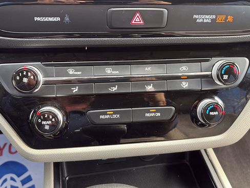 Used 2020 Kia Sedona LX image 21