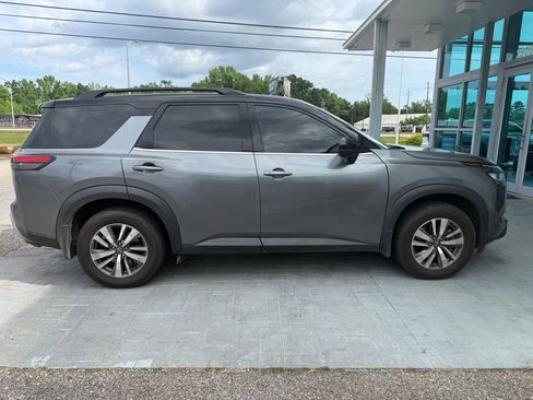 Used 2022 Nissan Pathfinder SL image 6